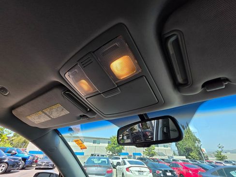 Used 2013 Kia Sorento LX w/ Third Row Pkg image 21