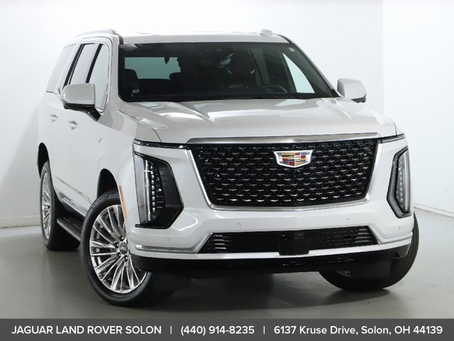 Used 2025 Cadillac Escalade Premium Luxury AWD/4WD image 2