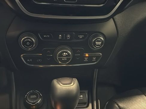 Used 2019 Jeep Cherokee Limited AWD/4WD image 26