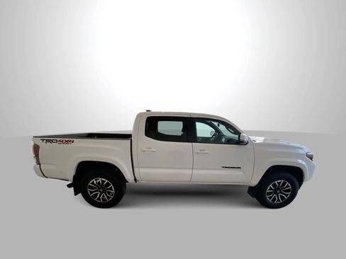 Used 2023 Toyota Tacoma TRD Sport w/ Technology Package image 9