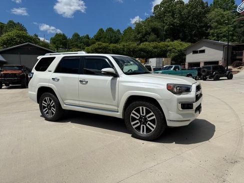 Used 2023 Toyota 4Runner Limited AWD/4WD image 2