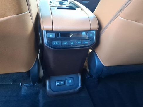Used 2022 Toyota Highlander Platinum AWD/4WD image 12