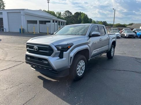 Used 2024 Toyota Tacoma SR5 RWD image 32