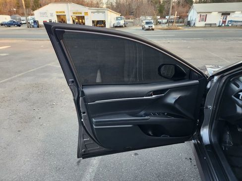 Used 2019 Toyota Camry LE image 20