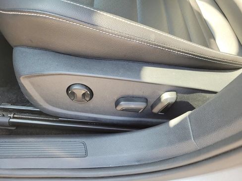 Used 2024 Volkswagen Jetta SE FWD image 19