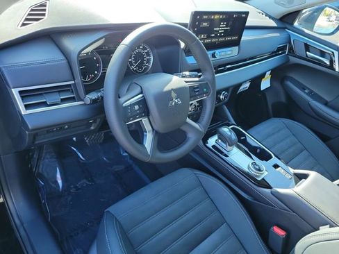 New 2026 Mitsubishi Outlander SE image 21