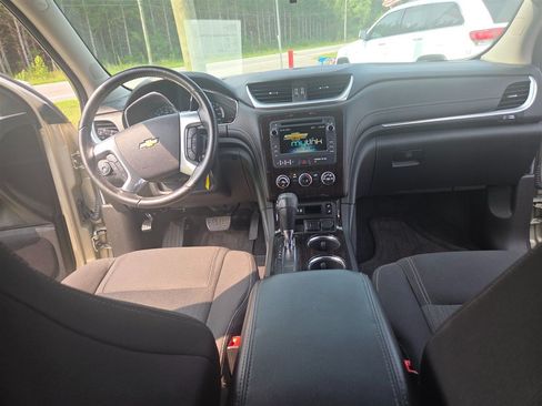 Used 2016 Chevrolet Traverse LT w/ Style and Technology Package FWD image 13