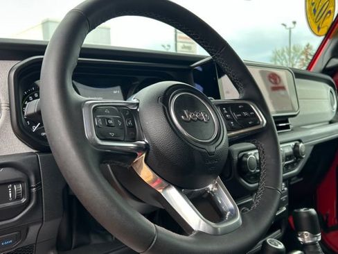 Used 2025 Jeep Wrangler Unlimited Sahara w/ Safety Group image 32