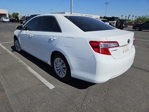 Used 2014 Toyota Camry LE FWD image 2