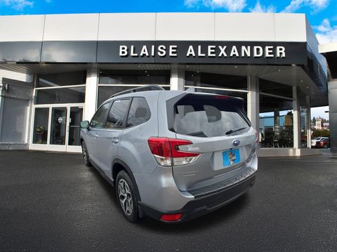 Used 2020 Subaru Forester Premium AWD/4WD image 6