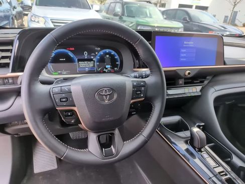 Used 2025 Toyota Crown Signia AWD/4WD image 33