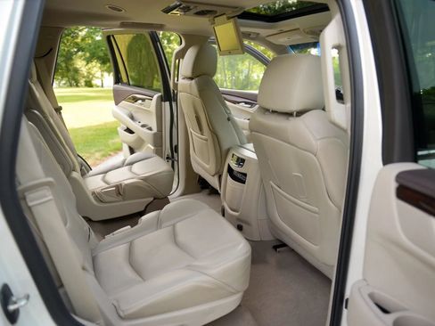 Used 2015 Cadillac Escalade Premium AWD/4WD image 75