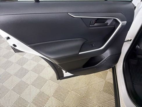 Used 2022 Toyota RAV4 LE AWD/4WD image 14