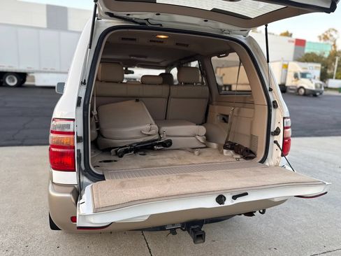 Used 2000 Toyota Land Cruiser w/ Convenience Pkg AWD/4WD image 36