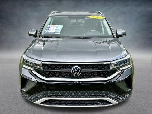 Certified 2022 Volkswagen Taos SE AWD/4WD image 2