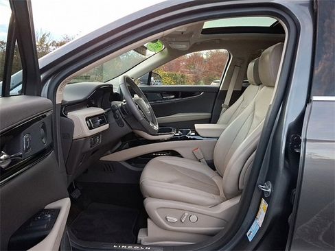 Certified 2022 Lincoln Nautilus Reserve w/ Equipment Group 201A image 15