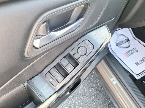 Certified 2025 Nissan Rogue SV AWD/4WD image 10