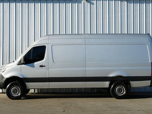 Used 2023 Mercedes-Benz Sprinter 2500 image 38