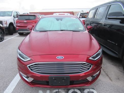 Used 2017 Ford Fusion SE w/ Fusion SE Technology Package AWD/4WD image 2