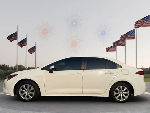 Used 2021 Toyota Corolla LE FWD image 2