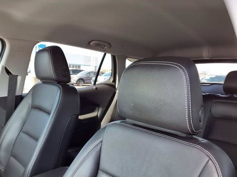 Used 2024 GMC Terrain SLT FWD image 17