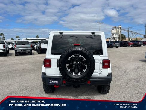 Used 2024 Jeep Wrangler Unlimited Rubicon AWD/4WD image 6