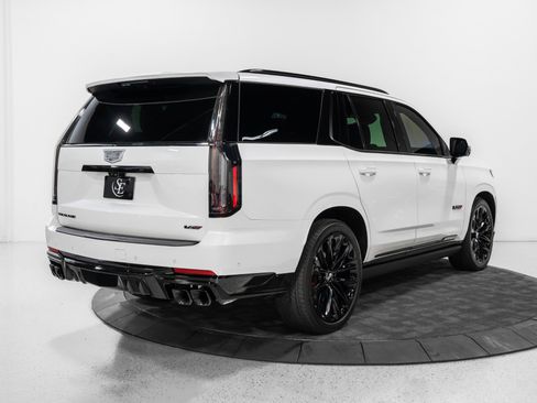 Used 2025 Cadillac Escalade V w/ LPO, ONYX Package AWD/4WD image 9