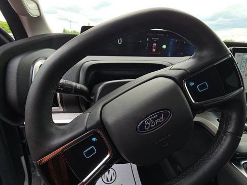 Used 2025 Ford Expedition Active AWD/4WD image 7