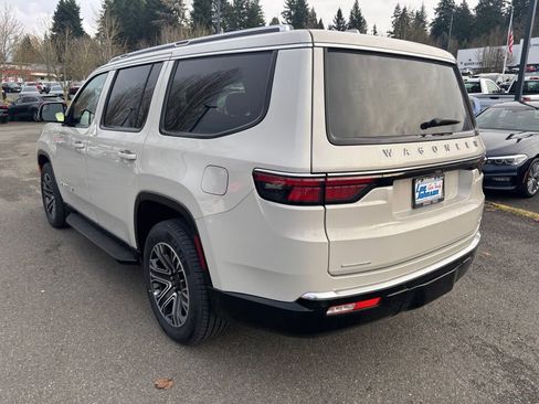 Used 2022 Jeep Wagoneer Series III w/ Flexible Seating Group image 7