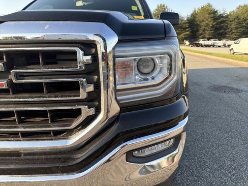 Used 2019 GMC Sierra 1500 SLE w/ SLE Value Package AWD/4WD image 6