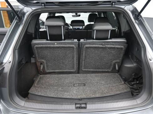 Used 2021 Volkswagen Tiguan SE FWD image 14