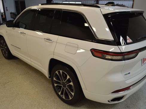 Used 2023 Jeep Grand Cherokee Overland w/ Advanced Protech Group III image 5