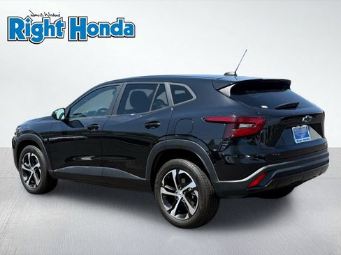 Used 2024 Chevrolet Trax RS w/ Driver Confidence Package FWD image 4
