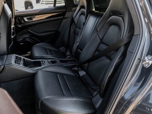 Used 2019 Porsche Panamera 4 image 37