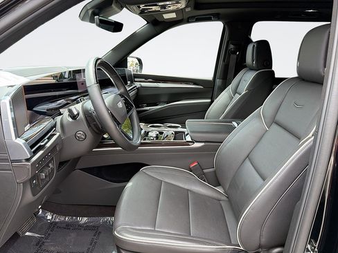 Certified 2026 Cadillac Escalade ESV Luxury AWD/4WD image 23