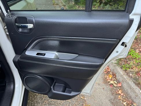 Used 2014 Jeep Compass Latitude image 6