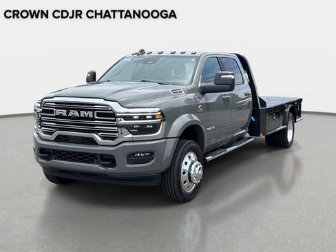 Used 2026 RAM 5500 4x4 Crew Cab w/ Laramie Trim Package image 8