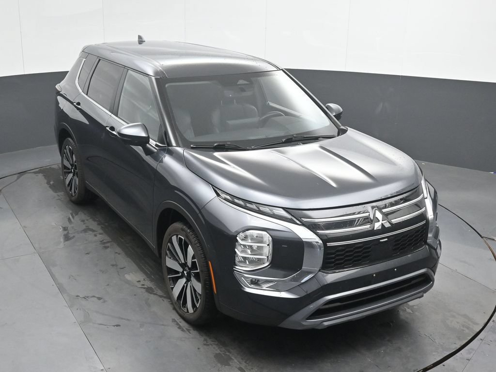Used 2025 Mitsubishi Outlander AWD image 32
