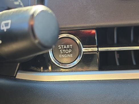 Used 2024 Mitsubishi Outlander SE image 27