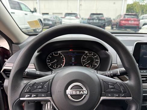 Used 2024 Nissan Altima 2.5 SV FWD image 19