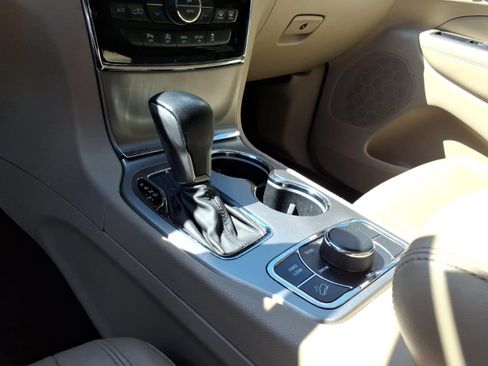 Used 2019 Jeep Grand Cherokee Limited AWD/4WD image 16