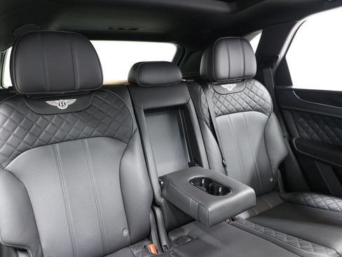 Used 2018 Bentley Bentayga AWD/4WD image 89