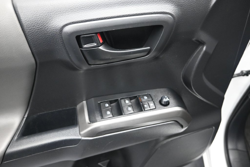 Used 2022 Toyota Tacoma SR5 w/ Technology Package RWD image 10
