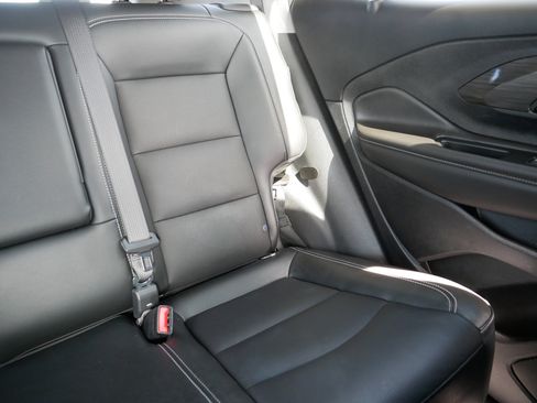 Used 2023 GMC Terrain SLT w/ Infotainment Package II image 14