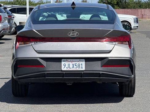 Used 2024 Hyundai Elantra SEL FWD image 5