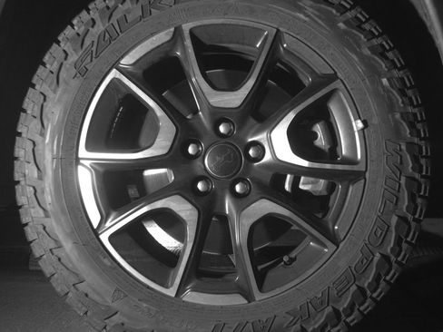 Used 2025 Jeep Compass Trailhawk image 13