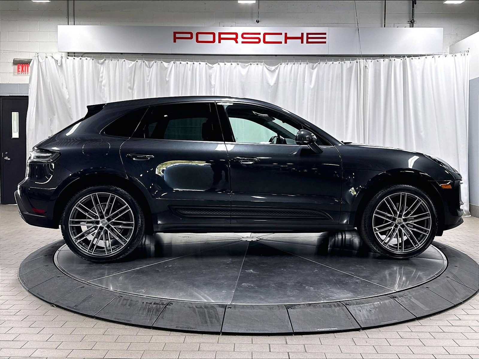 Used 2024 Porsche Macan AWD/4WD image 11