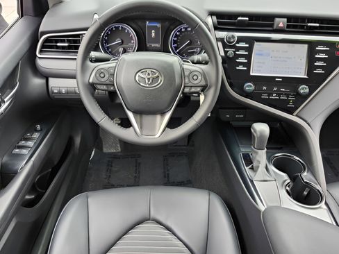 Used 2020 Toyota Camry SE image 12