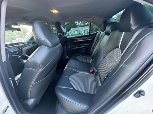 Used 2019 Toyota Camry SE FWD image 17