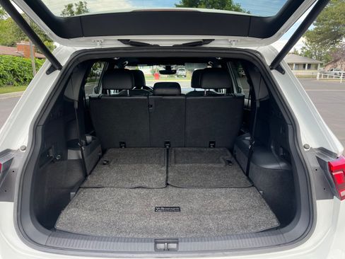 Used 2020 Volkswagen Tiguan SEL Premium R-Line w/ 3rd Row Seat Package AWD/4WD image 25